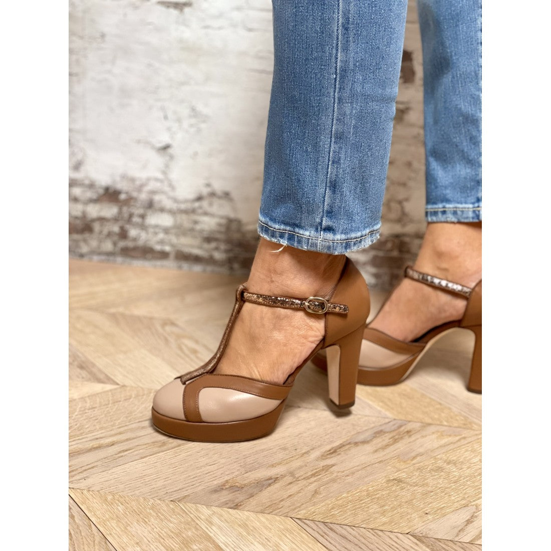DECOLLETAGE WITH T-BAR